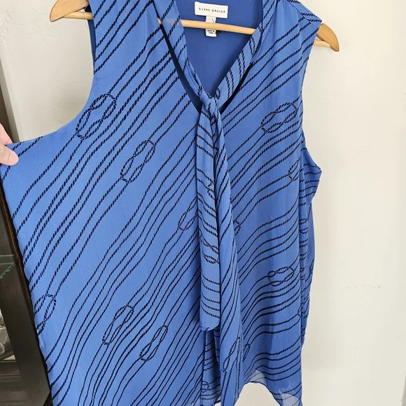 Beautiful Flowy Blue Sleeveless Top - Picture 3 of 5